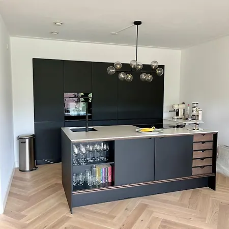 Spacious And Modern Apartment Amsterdam